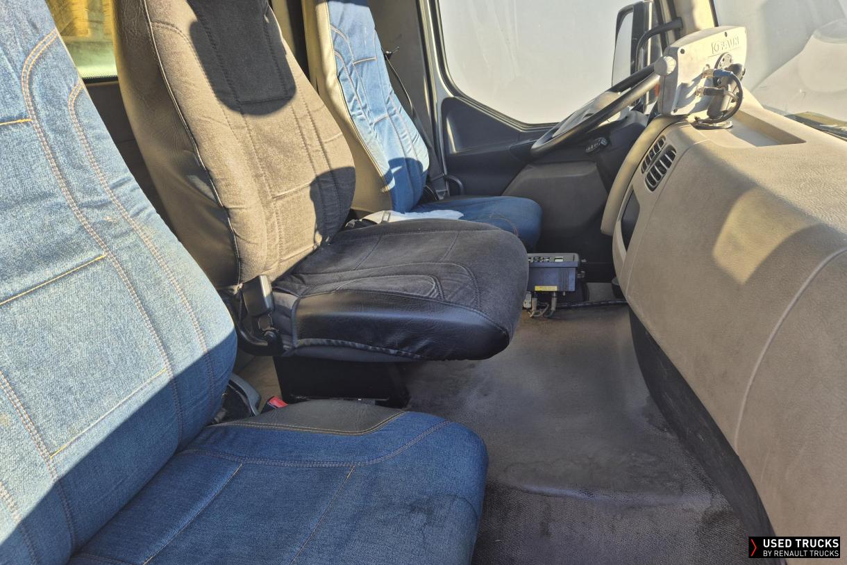 Renault Trucks Premium Distribution 320