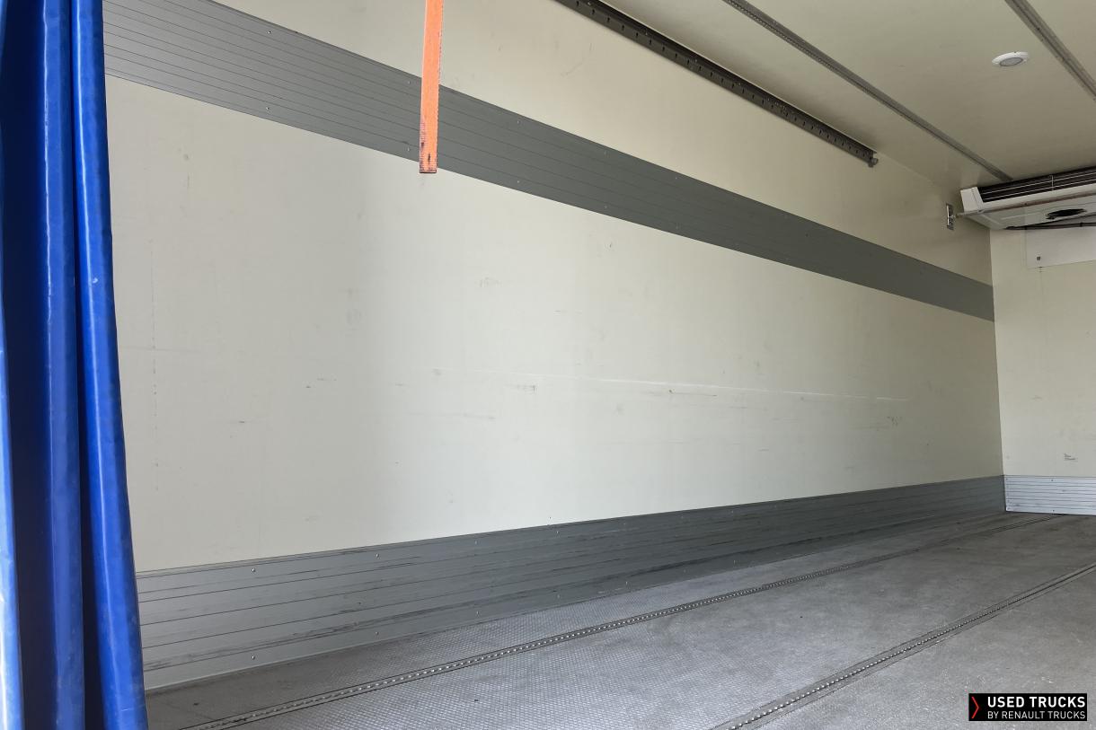 Renault Trucks D Wide 