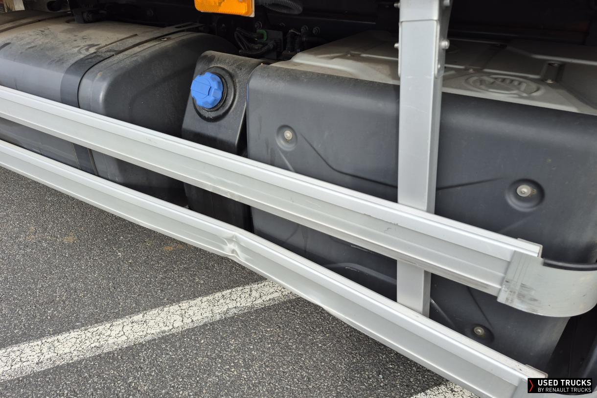 Renault Trucks D Wide 320
