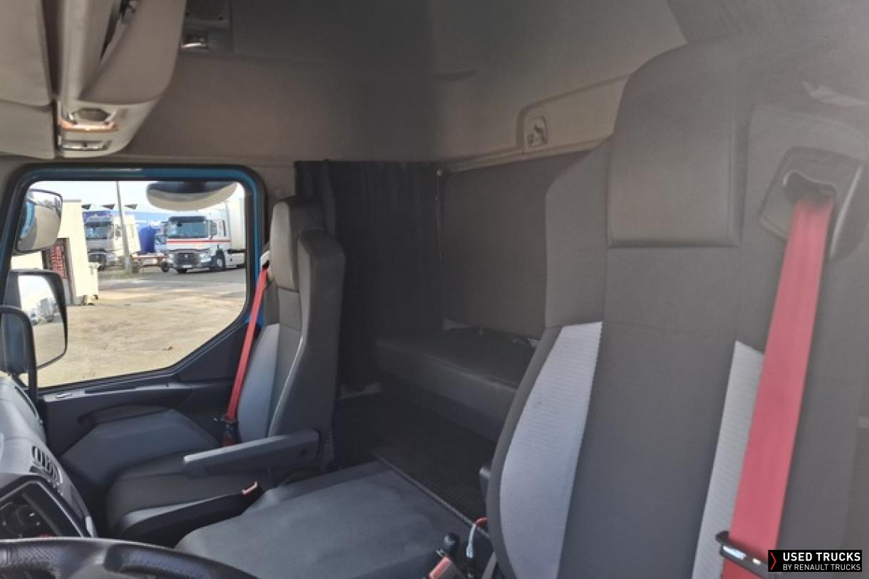 Renault Trucks D Wide 320