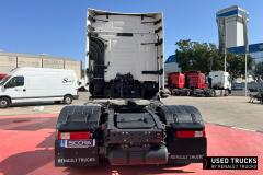 Renault Trucks T High
                                          520